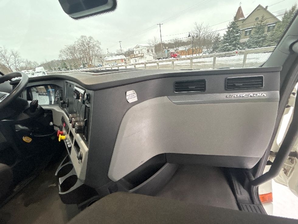 Day Cab Tractor-Heavy Duty Tractors-Freightliner-2022-T12664ST-Comstock Park-MI-254,768\n\t\tmiles-$ 71,250 - Image 13