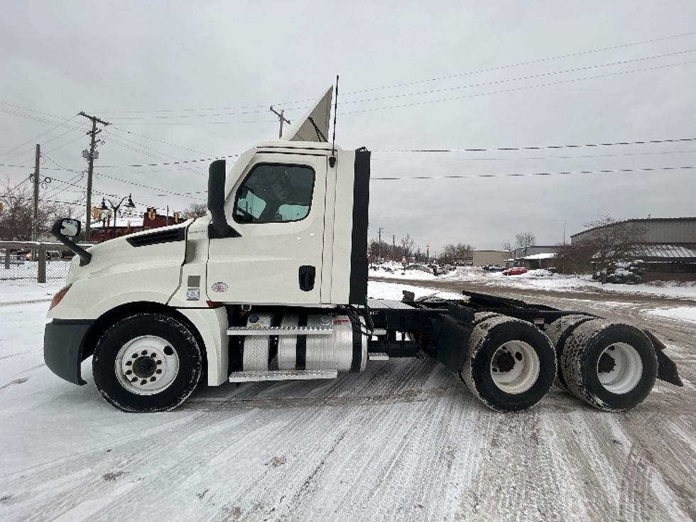 Day Cab Tractor-Heavy Duty Tractors-Freightliner-2022-T12664ST-Comstock Park-MI-254,768\n\t\tmiles-$ 71,250 - Image 4
