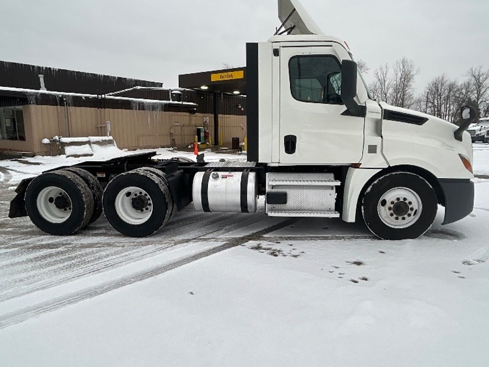 Day Cab Tractor-Heavy Duty Tractors-Freightliner-2022-T12664ST-Comstock Park-MI-254,768\n\t\tmiles-$ 71,250 - Image 8