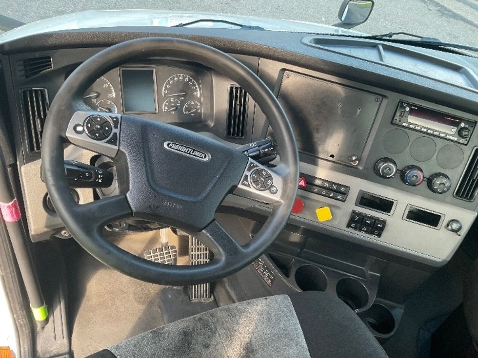 Day Cab Tractor-Heavy Duty Tractors-Freightliner-2022-T12664ST-Dayton-NJ-688,486\n\t\tmiles-$ 30,000 - Image 11