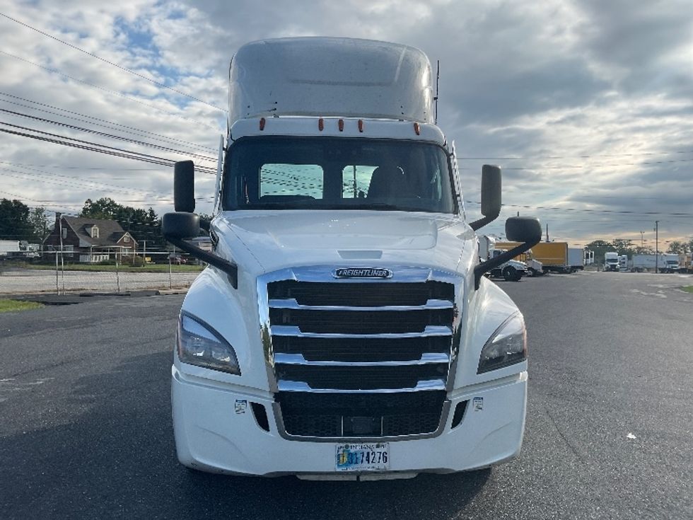 Day Cab Tractor-Heavy Duty Tractors-Freightliner-2022-T12664ST-Dayton-NJ-688,486\n\t\tmiles-$ 30,000 - Image 2