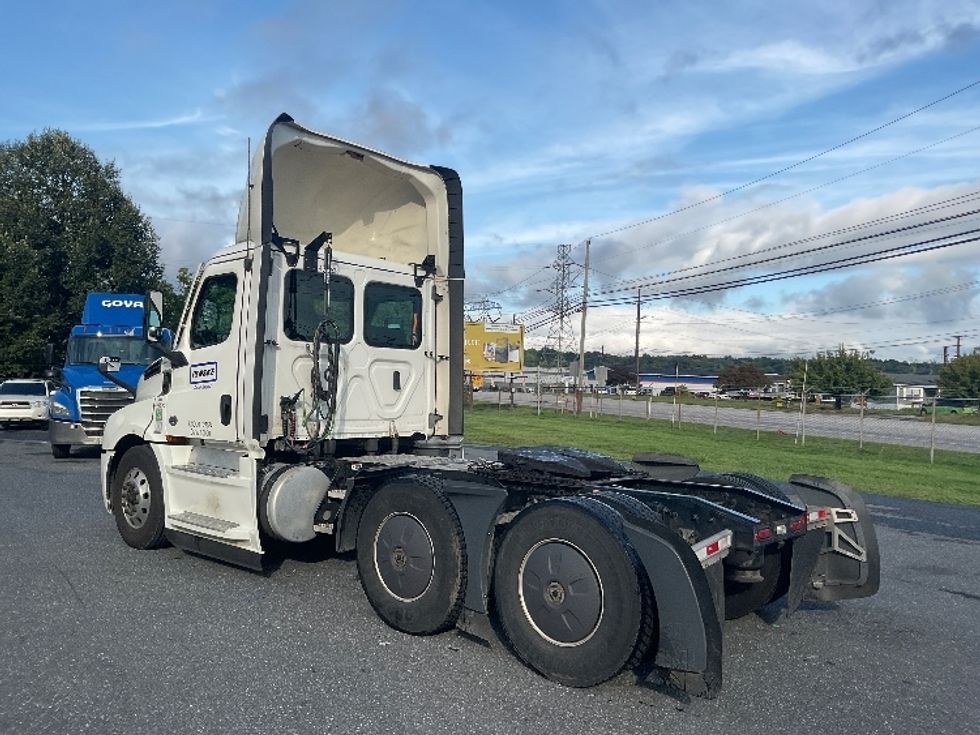 Day Cab Tractor-Heavy Duty Tractors-Freightliner-2022-T12664ST-Dayton-NJ-688,486\n\t\tmiles-$ 30,000 - Image 5