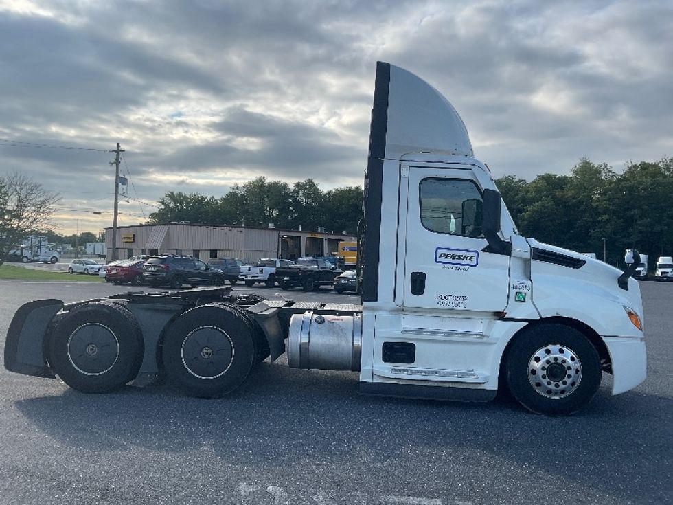 Day Cab Tractor-Heavy Duty Tractors-Freightliner-2022-T12664ST-Dayton-NJ-688,486\n\t\tmiles-$ 30,000 - Image 8