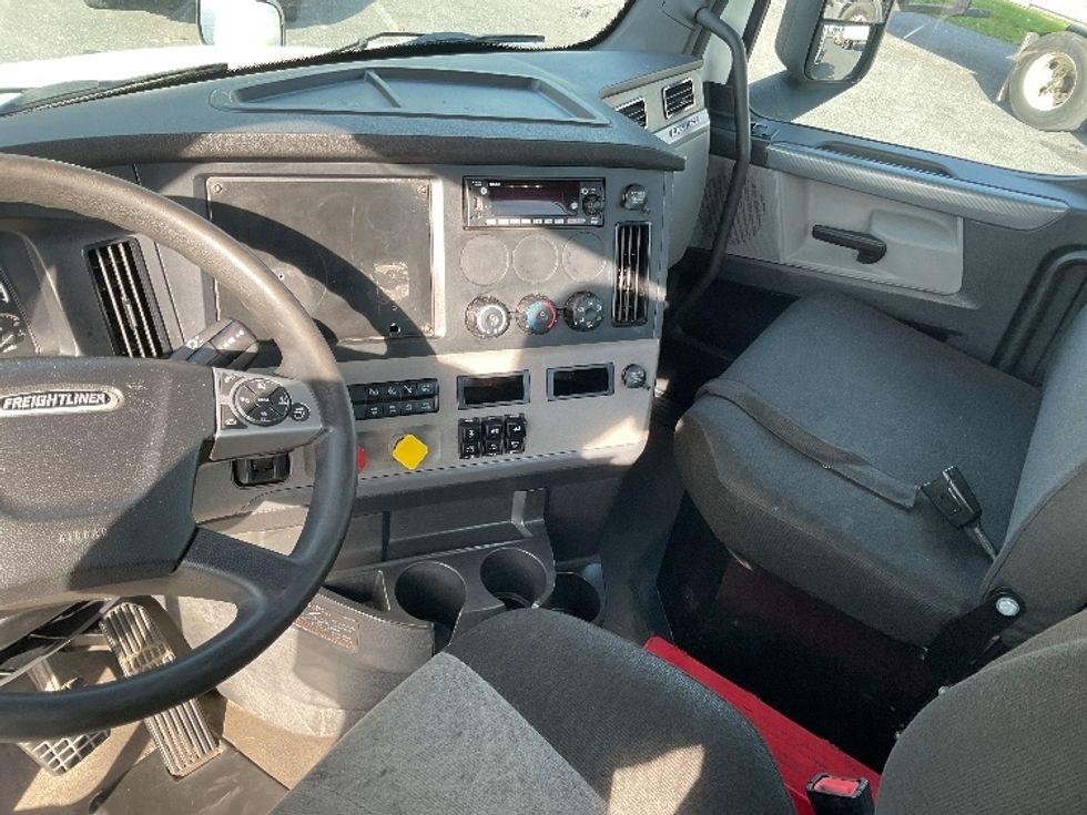 Day Cab Tractor-Heavy Duty Tractors-Freightliner-2022-T12664ST-Dayton-NJ-727,495\n\t\tmiles-$ 30,000 - Image 10