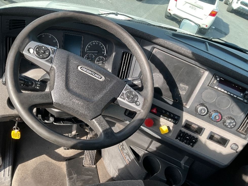 Day Cab Tractor-Heavy Duty Tractors-Freightliner-2022-T12664ST-Dayton-NJ-727,495\n\t\tmiles-$ 30,000 - Image 11