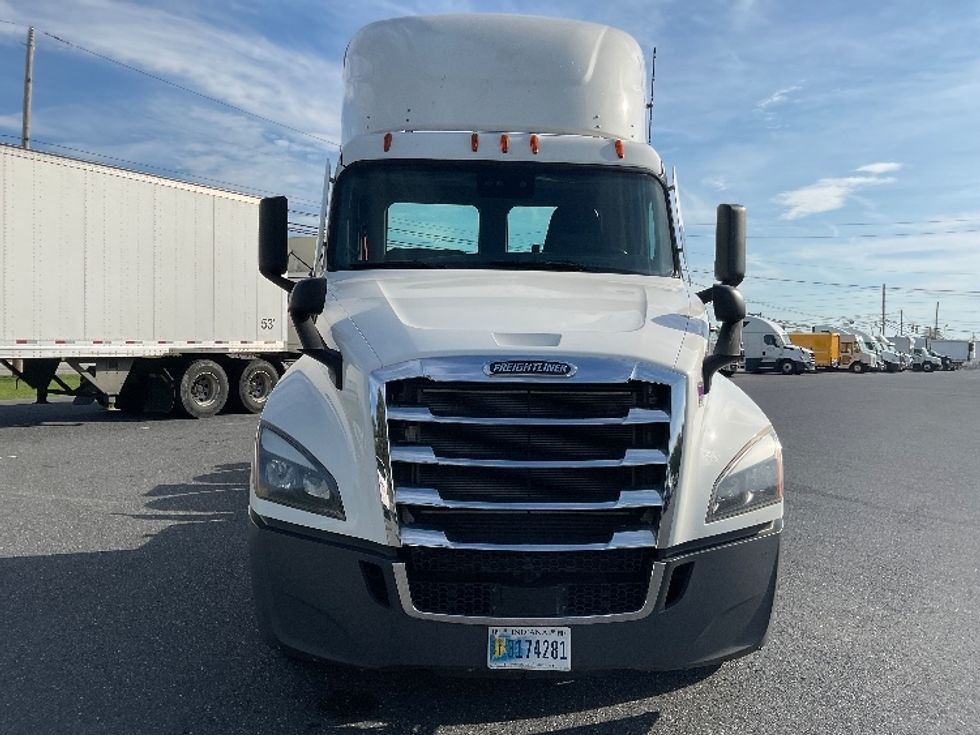 Day Cab Tractor-Heavy Duty Tractors-Freightliner-2022-T12664ST-Dayton-NJ-727,495\n\t\tmiles-$ 30,000 - Image 2
