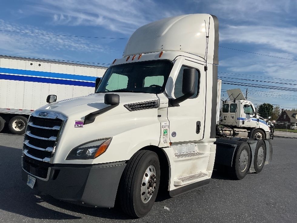 Day Cab Tractor-Heavy Duty Tractors-Freightliner-2022-T12664ST-Dayton-NJ-727,495\n\t\tmiles-$ 30,000 - Image 3