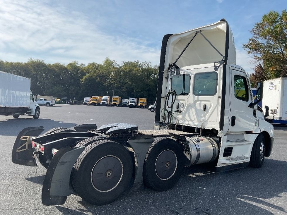 Day Cab Tractor-Heavy Duty Tractors-Freightliner-2022-T12664ST-Dayton-NJ-727,495\n\t\tmiles-$ 30,000 - Image 7