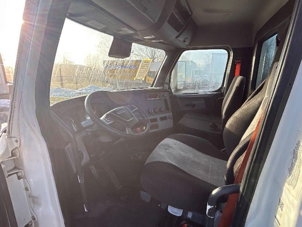 Day Cab Tractor-Heavy Duty Tractors-Freightliner-2022-T12664ST-Dayton-OH-643,680\n\t\tmiles-$ 32,250 - Image 10