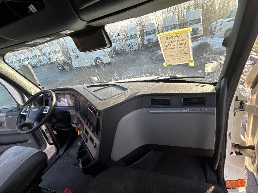 Day Cab Tractor-Heavy Duty Tractors-Freightliner-2022-T12664ST-Dayton-OH-643,680\n\t\tmiles-$ 32,250 - Image 13