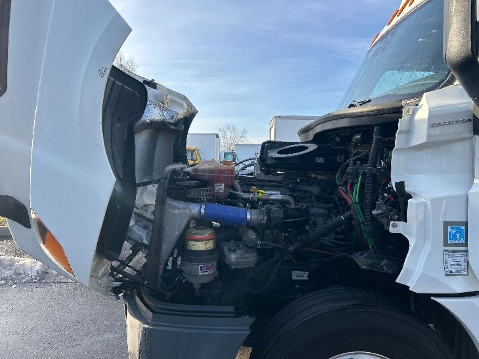 Day Cab Tractor-Heavy Duty Tractors-Freightliner-2022-T12664ST-Dayton-OH-643,680\n\t\tmiles-$ 32,250 - Image 16