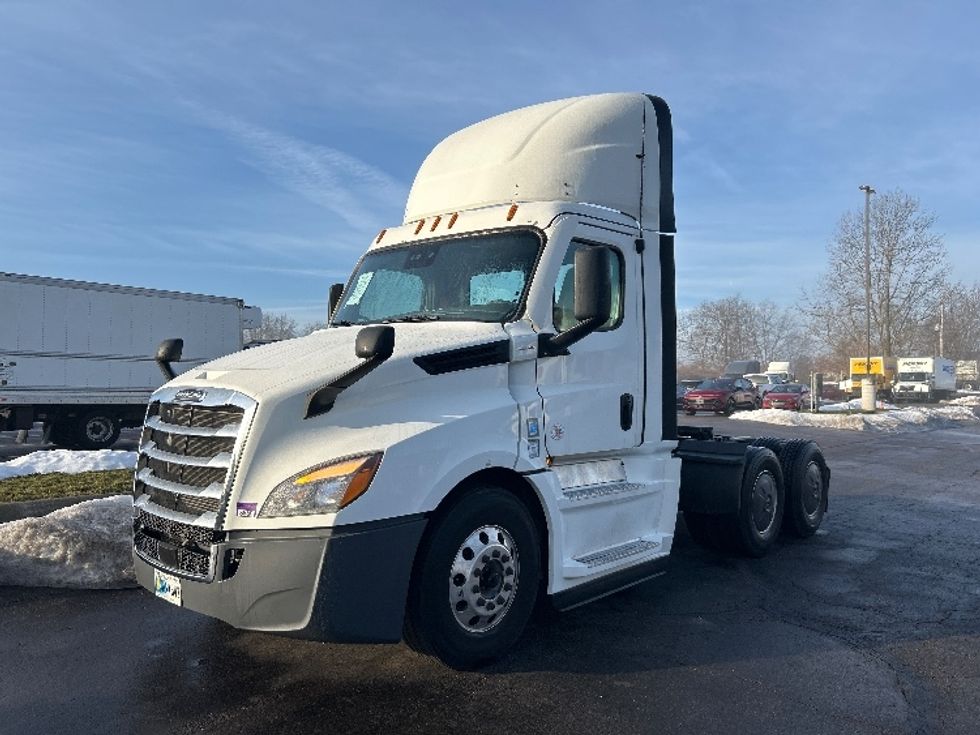 Day Cab Tractor-Heavy Duty Tractors-Freightliner-2022-T12664ST-Dayton-OH-643,680\n\t\tmiles-$ 32,250 - Image 3