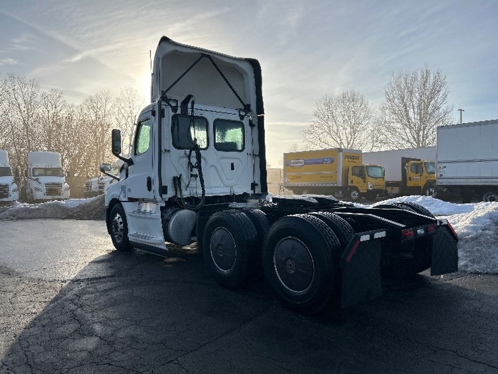 Day Cab Tractor-Heavy Duty Tractors-Freightliner-2022-T12664ST-Dayton-OH-643,680\n\t\tmiles-$ 32,250 - Image 5