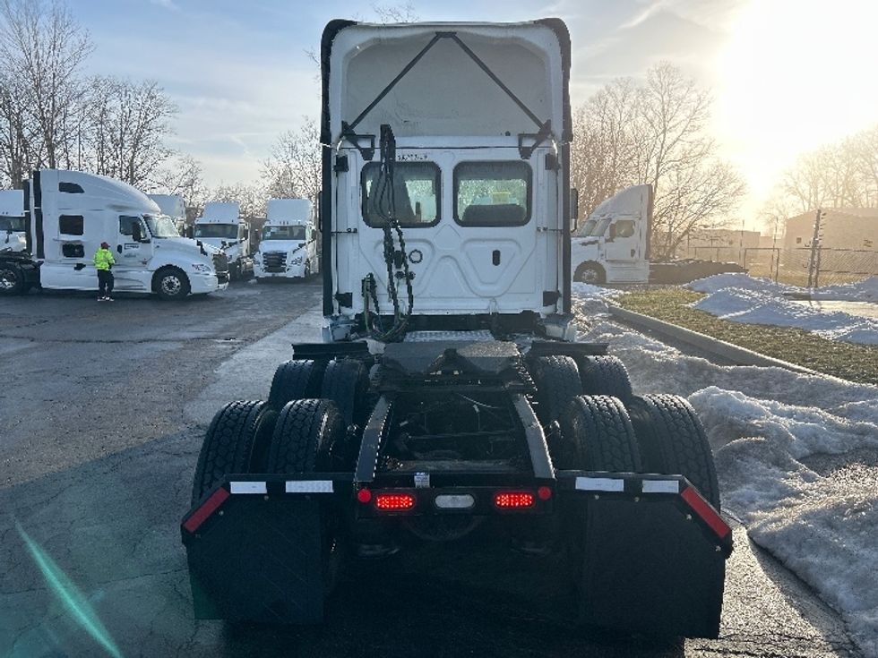 Day Cab Tractor-Heavy Duty Tractors-Freightliner-2022-T12664ST-Dayton-OH-643,680\n\t\tmiles-$ 32,250 - Image 6