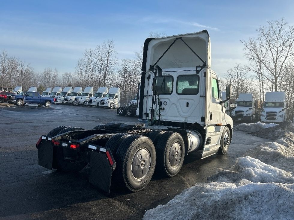 Day Cab Tractor-Heavy Duty Tractors-Freightliner-2022-T12664ST-Dayton-OH-643,680\n\t\tmiles-$ 32,250 - Image 7