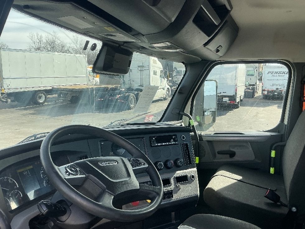 Day Cab Tractor-Heavy Duty Tractors-Freightliner-2022-T12664ST-Dayton-OH-660,628\n\t\tmiles-$ 30,250 - Image 10