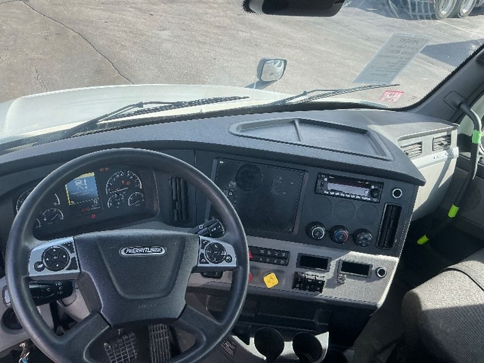 Day Cab Tractor-Heavy Duty Tractors-Freightliner-2022-T12664ST-Dayton-OH-660,628\n\t\tmiles-$ 30,250 - Image 11