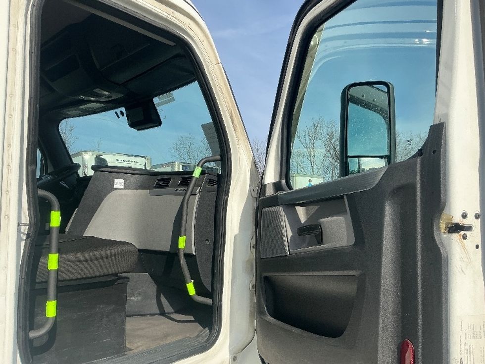 Day Cab Tractor-Heavy Duty Tractors-Freightliner-2022-T12664ST-Dayton-OH-660,628\n\t\tmiles-$ 30,250 - Image 12