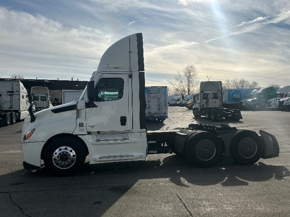 Day Cab Tractor-Heavy Duty Tractors-Freightliner-2022-T12664ST-Dayton-OH-660,628\n\t\tmiles-$ 30,250 - Image 4
