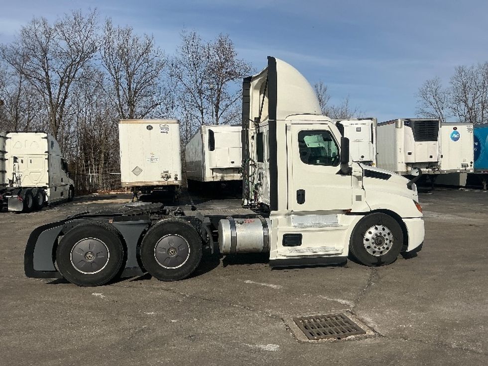 Day Cab Tractor-Heavy Duty Tractors-Freightliner-2022-T12664ST-Dayton-OH-660,628\n\t\tmiles-$ 30,250 - Image 8