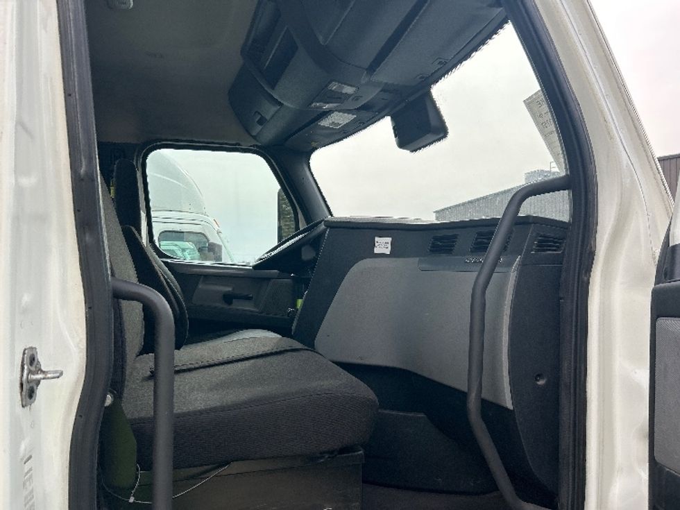 Day Cab Tractor-Heavy Duty Tractors-Freightliner-2022-T12664ST-Dayton-OH-701,680\n\t\tmiles-$ 29,000 - Image 12