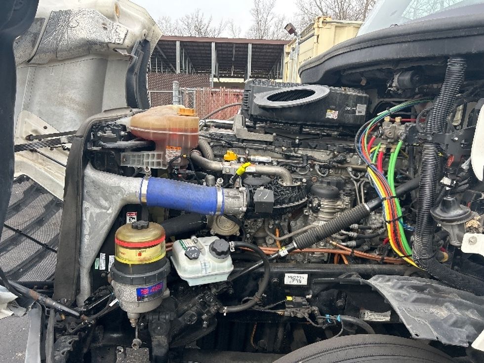 Day Cab Tractor-Heavy Duty Tractors-Freightliner-2022-T12664ST-Dayton-OH-701,680\n\t\tmiles-$ 29,000 - Image 16