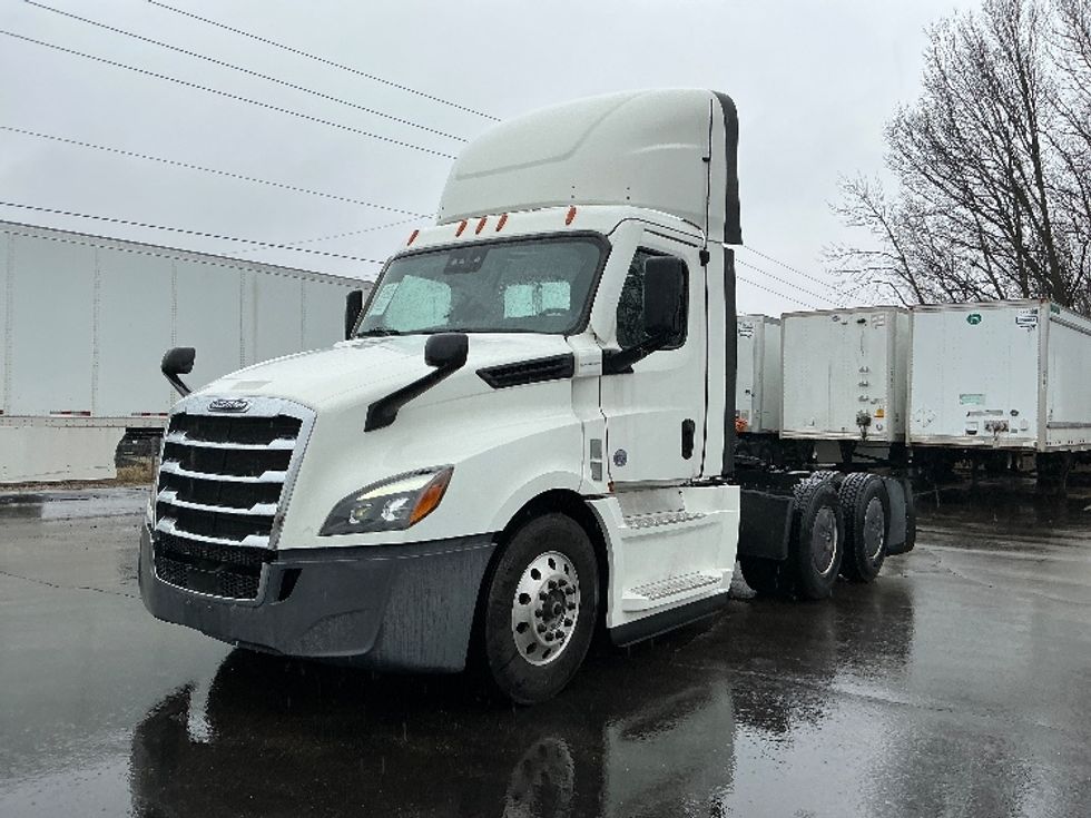 Day Cab Tractor-Heavy Duty Tractors-Freightliner-2022-T12664ST-Dayton-OH-701,680\n\t\tmiles-$ 29,000 - Image 3