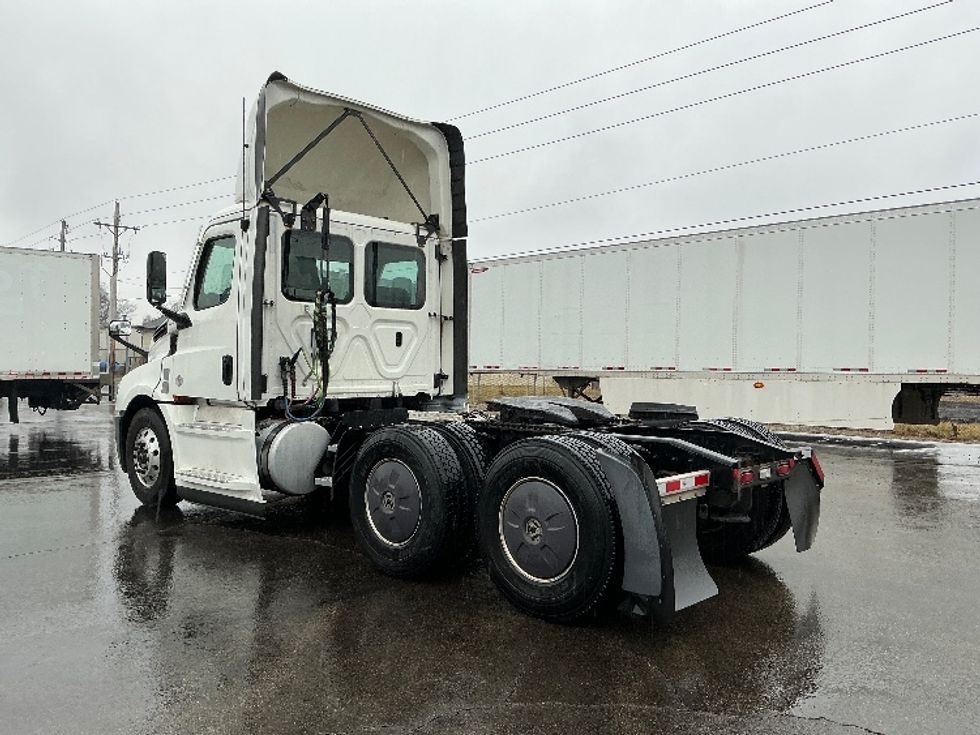Day Cab Tractor-Heavy Duty Tractors-Freightliner-2022-T12664ST-Dayton-OH-701,680\n\t\tmiles-$ 29,000 - Image 5