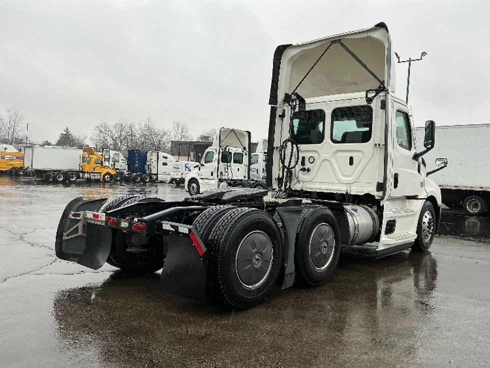Day Cab Tractor-Heavy Duty Tractors-Freightliner-2022-T12664ST-Dayton-OH-701,680\n\t\tmiles-$ 29,000 - Image 7
