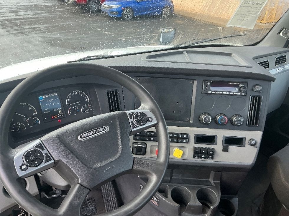 Day Cab Tractor-Heavy Duty Tractors-Freightliner-2022-T12664ST-Dayton-OH-703,217\n\t\tmiles-$ 29,000 - Image 11