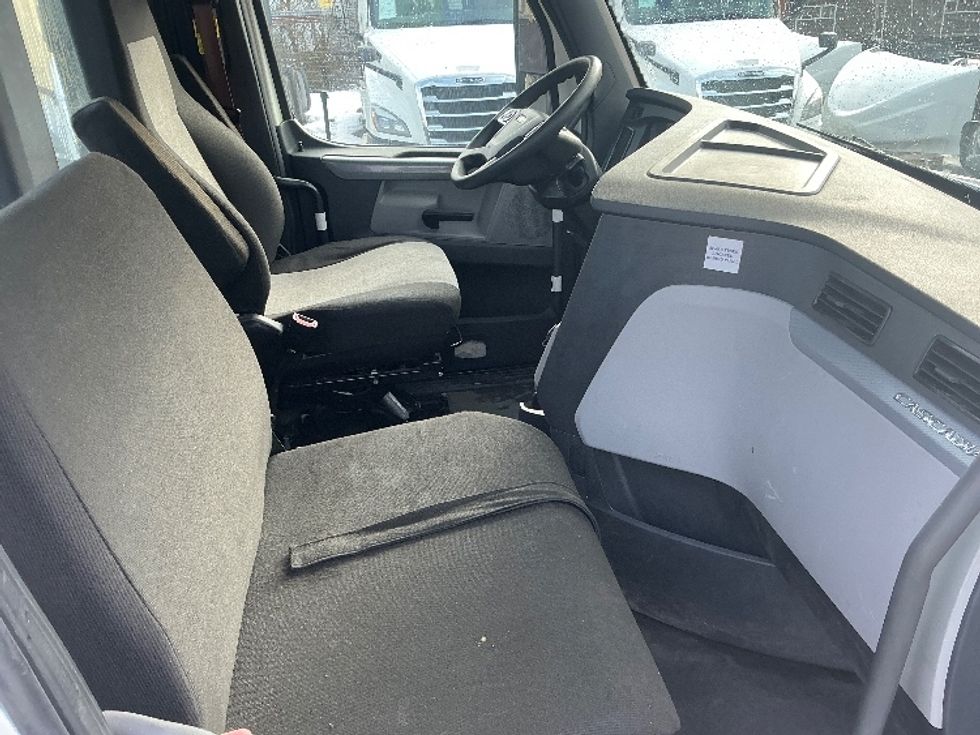 Day Cab Tractor-Heavy Duty Tractors-Freightliner-2022-T12664ST-Dayton-OH-703,217\n\t\tmiles-$ 29,000 - Image 14