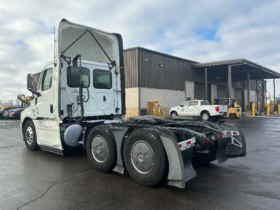 Day Cab Tractor-Heavy Duty Tractors-Freightliner-2022-T12664ST-Dayton-OH-703,217\n\t\tmiles-$ 29,000 - Image 5