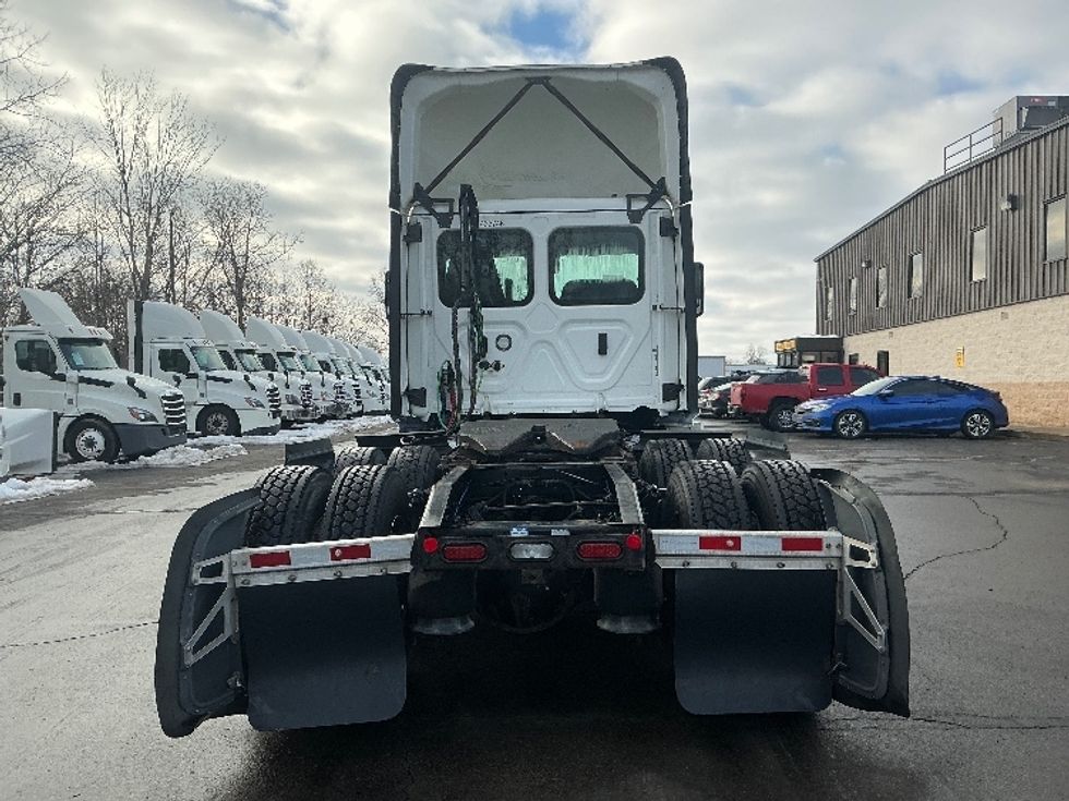 Day Cab Tractor-Heavy Duty Tractors-Freightliner-2022-T12664ST-Dayton-OH-703,217\n\t\tmiles-$ 29,000 - Image 6