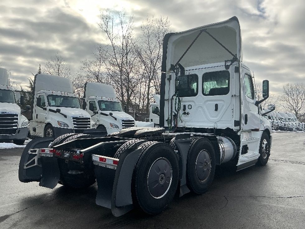 Day Cab Tractor-Heavy Duty Tractors-Freightliner-2022-T12664ST-Dayton-OH-703,217\n\t\tmiles-$ 29,000 - Image 7