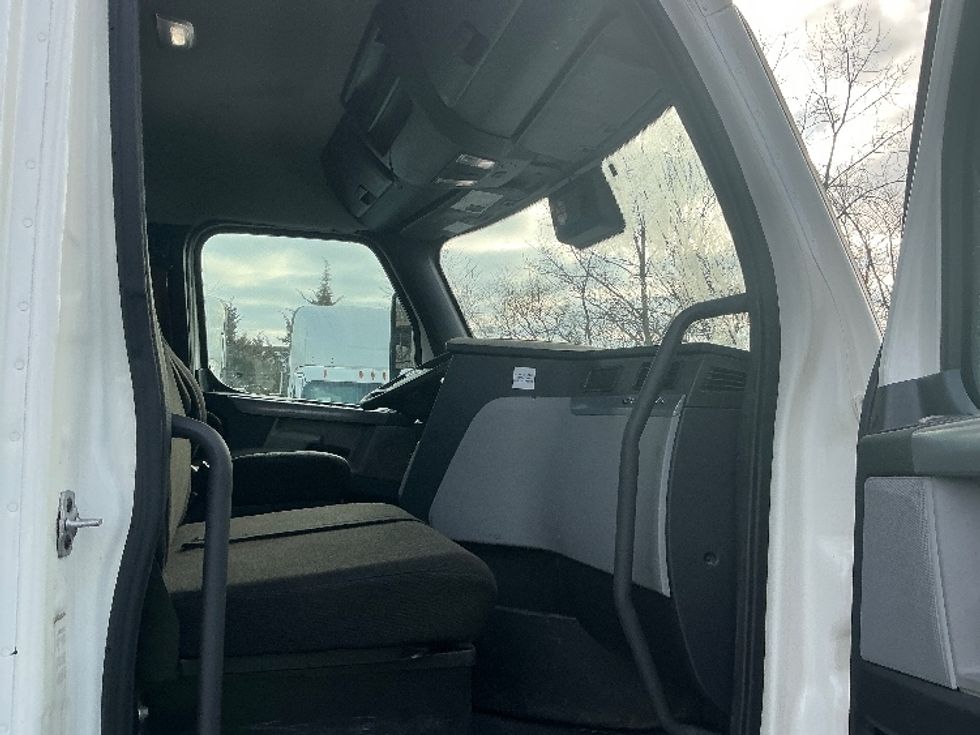 Day Cab Tractor-Heavy Duty Tractors-Freightliner-2022-T12664ST-Dayton-OH-727,145\n\t\tmiles-$ 29,000 - Image 12