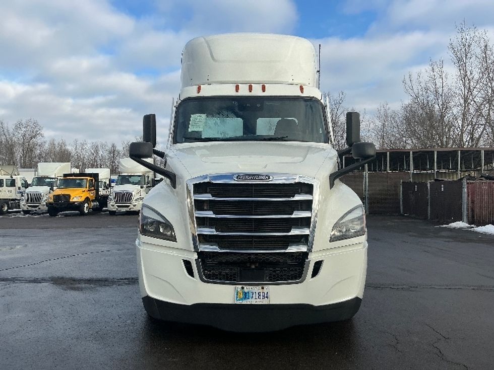 Day Cab Tractor-Heavy Duty Tractors-Freightliner-2022-T12664ST-Dayton-OH-727,145\n\t\tmiles-$ 29,000 - Image 2