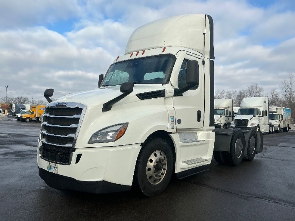 Day Cab Tractor-Heavy Duty Tractors-Freightliner-2022-T12664ST-Dayton-OH-727,145\n\t\tmiles-$ 29,000 - Image 3