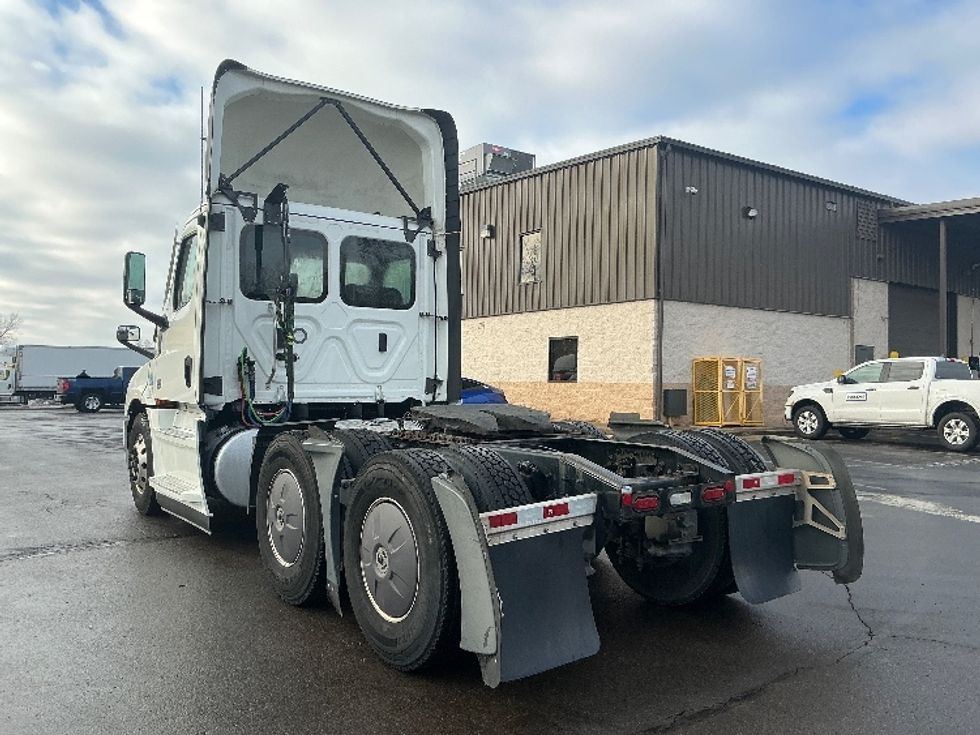 Day Cab Tractor-Heavy Duty Tractors-Freightliner-2022-T12664ST-Dayton-OH-727,145\n\t\tmiles-$ 29,000 - Image 5