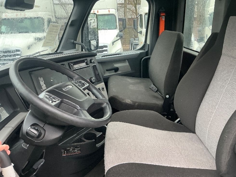 Day Cab Tractor-Heavy Duty Tractors-Freightliner-2022-T12664ST-Dayton-OH-761,886\n\t\tmiles-$ 29,000 - Image 10