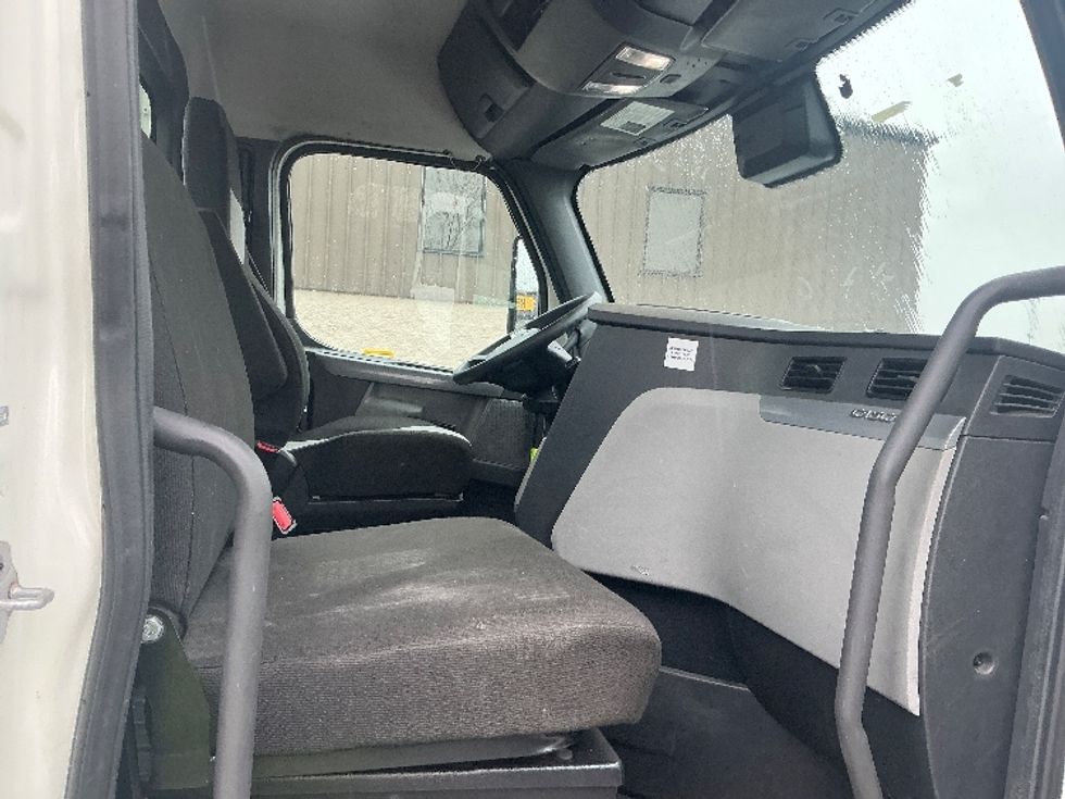 Day Cab Tractor-Heavy Duty Tractors-Freightliner-2022-T12664ST-Dayton-OH-761,886\n\t\tmiles-$ 29,000 - Image 12