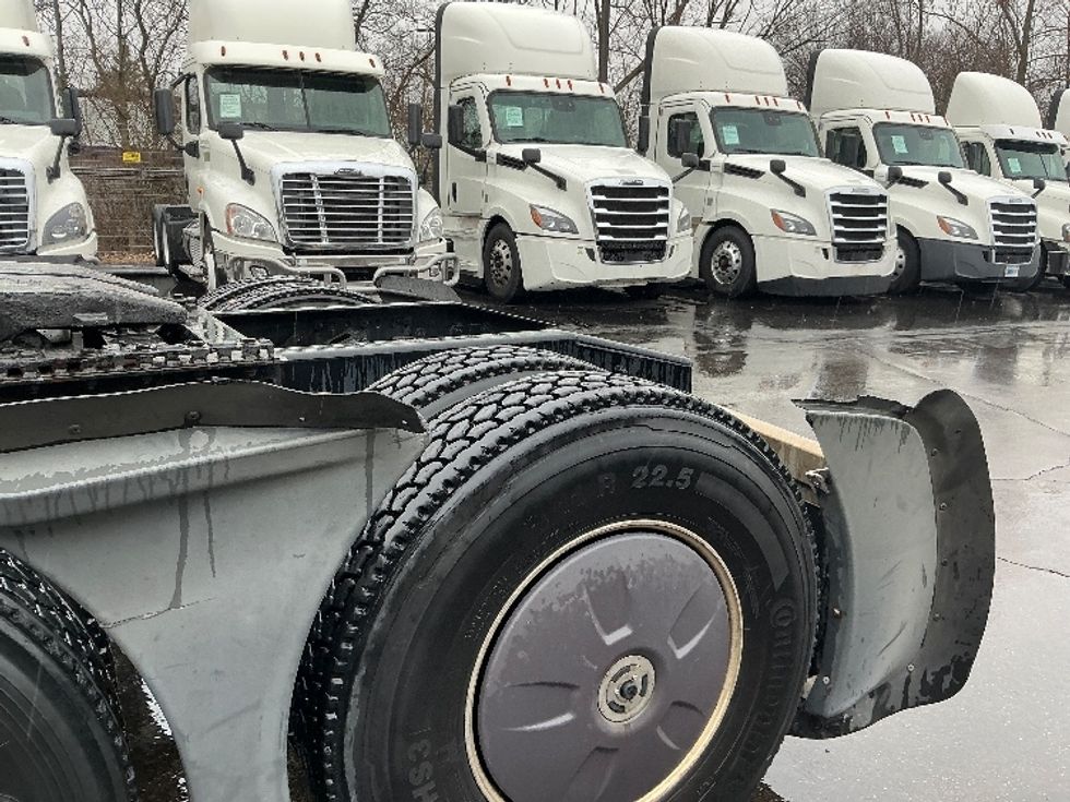 Day Cab Tractor-Heavy Duty Tractors-Freightliner-2022-T12664ST-Dayton-OH-761,886\n\t\tmiles-$ 29,000 - Image 17