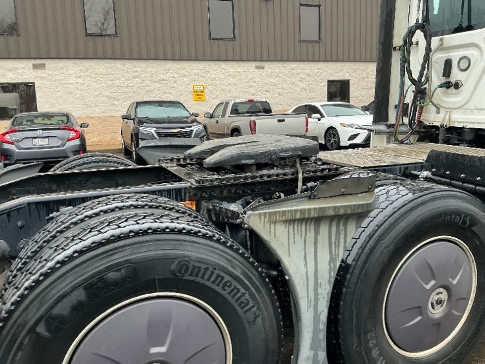 Day Cab Tractor-Heavy Duty Tractors-Freightliner-2022-T12664ST-Dayton-OH-761,886\n\t\tmiles-$ 29,000 - Image 18