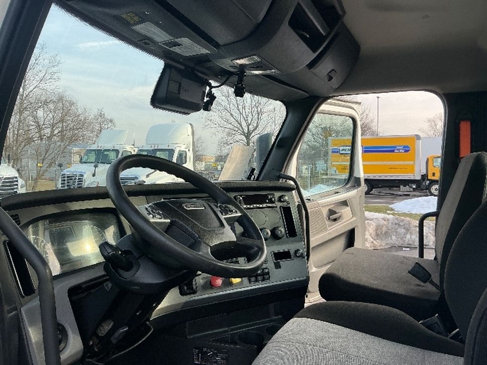 Day Cab Tractor-Heavy Duty Tractors-Freightliner-2022-T12664ST-Dayton-OH-803,732\n\t\tmiles-$ 29,000 - Image 10