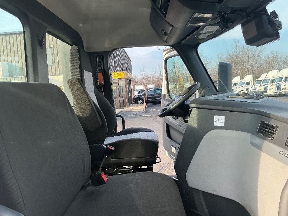 Day Cab Tractor-Heavy Duty Tractors-Freightliner-2022-T12664ST-Dayton-OH-803,732\n\t\tmiles-$ 29,000 - Image 14