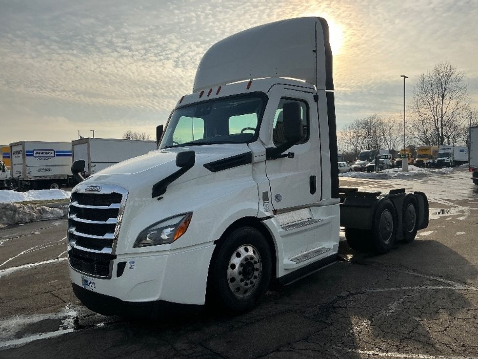 Day Cab Tractor-Heavy Duty Tractors-Freightliner-2022-T12664ST-Dayton-OH-803,732\n\t\tmiles-$ 29,000 - Image 3