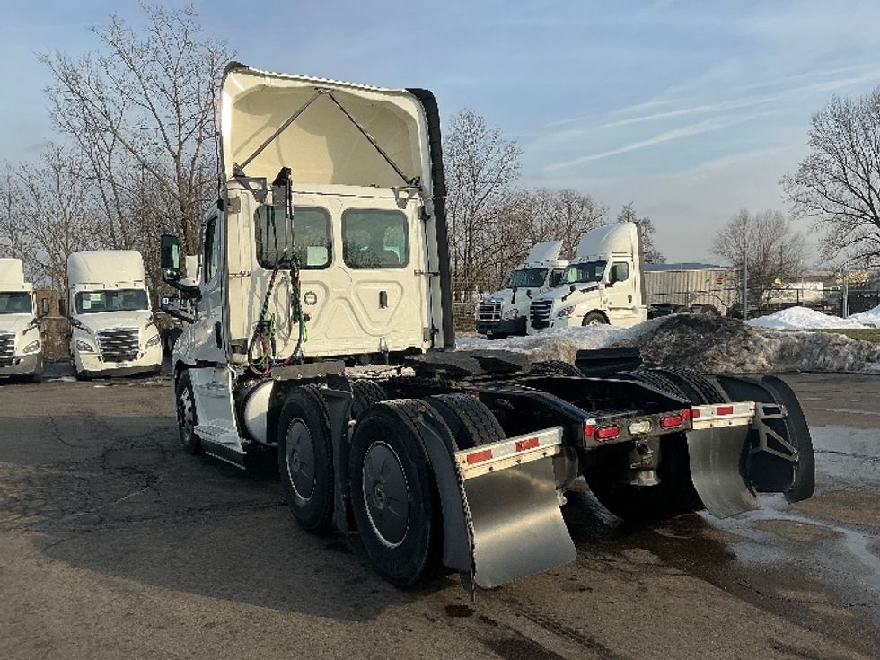 Day Cab Tractor-Heavy Duty Tractors-Freightliner-2022-T12664ST-Dayton-OH-803,732\n\t\tmiles-$ 29,000 - Image 5