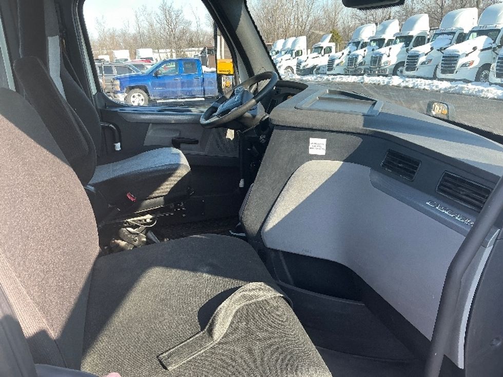 Day Cab Tractor-Heavy Duty Tractors-Freightliner-2022-T12664ST-Dayton-OH-805,857\n\t\tmiles-$ 29,000 - Image 14