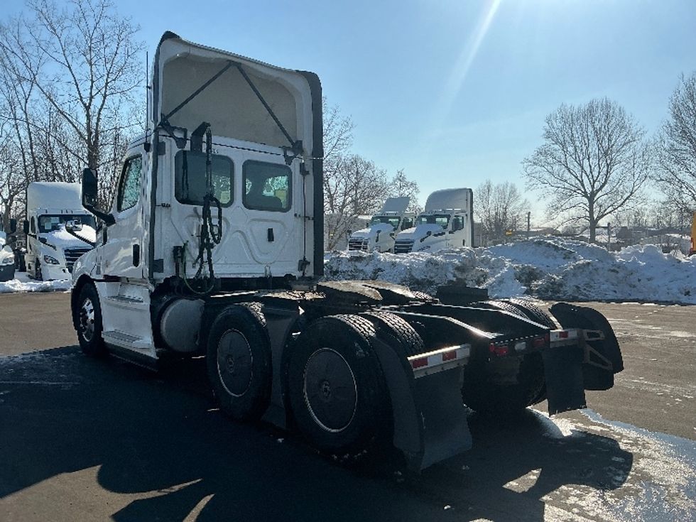Day Cab Tractor-Heavy Duty Tractors-Freightliner-2022-T12664ST-Dayton-OH-805,857\n\t\tmiles-$ 29,000 - Image 5