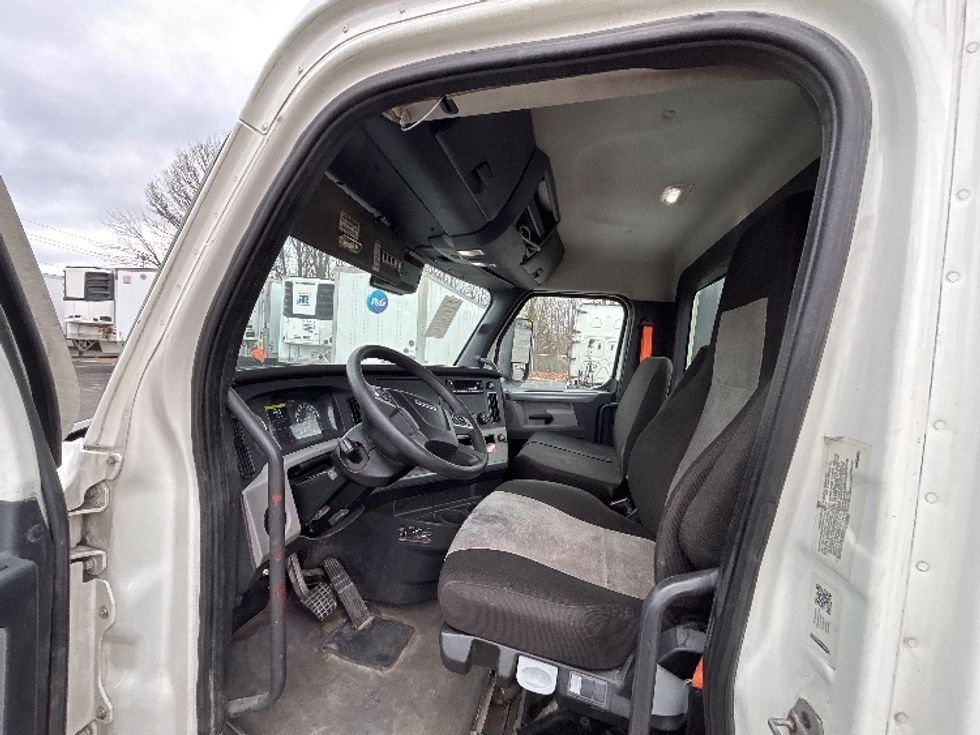 Day Cab Tractor-Heavy Duty Tractors-Freightliner-2022-T12664ST-Dayton-OH-813,676\n\t\tmiles-$ 29,000 - Image 10