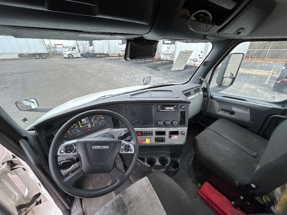 Day Cab Tractor-Heavy Duty Tractors-Freightliner-2022-T12664ST-Dayton-OH-813,676\n\t\tmiles-$ 29,000 - Image 11